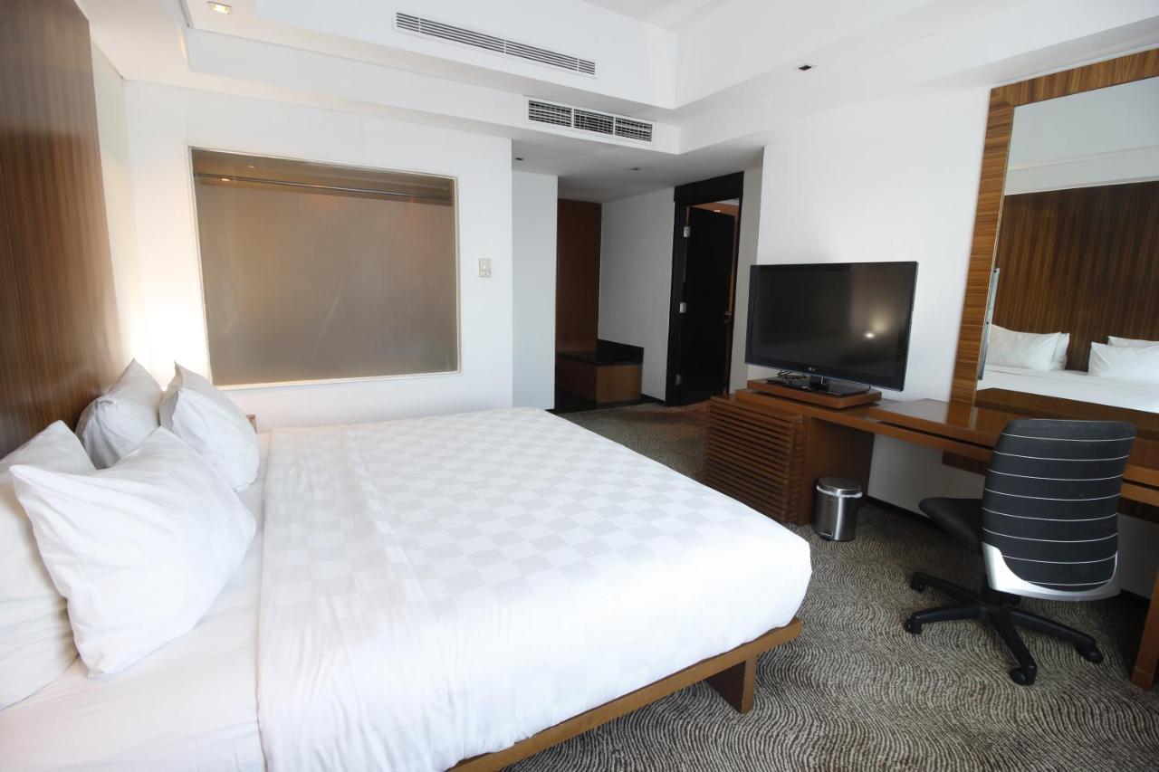 Novotel Balikpapan Exterior photo