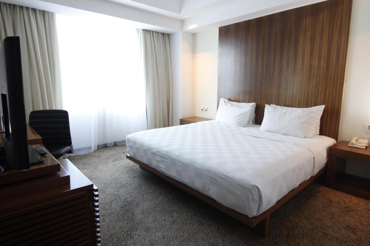 Novotel Balikpapan Exterior photo