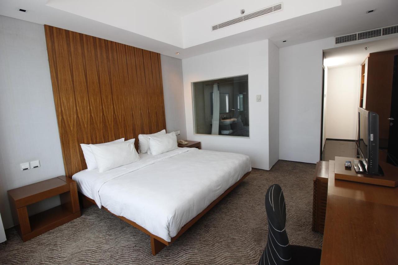 Novotel Balikpapan Exterior photo