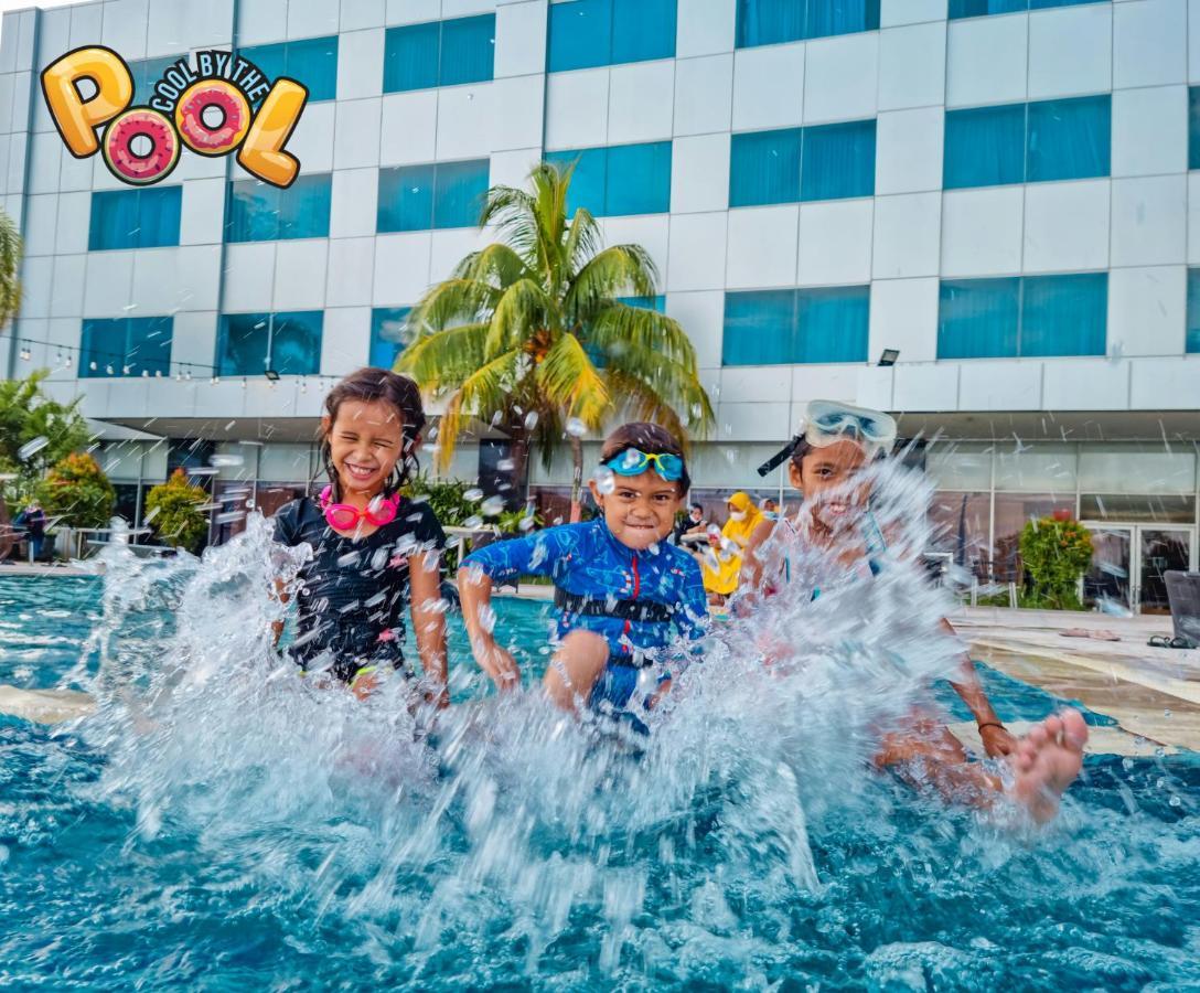Novotel Balikpapan Exterior photo