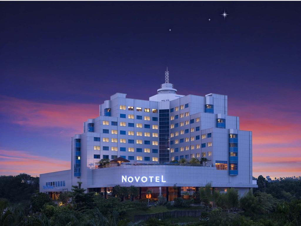 Novotel Balikpapan Exterior photo